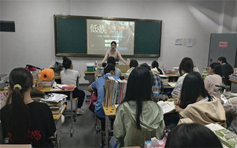 我校各班級開展“拒做低頭族，抬頭贏未來”主